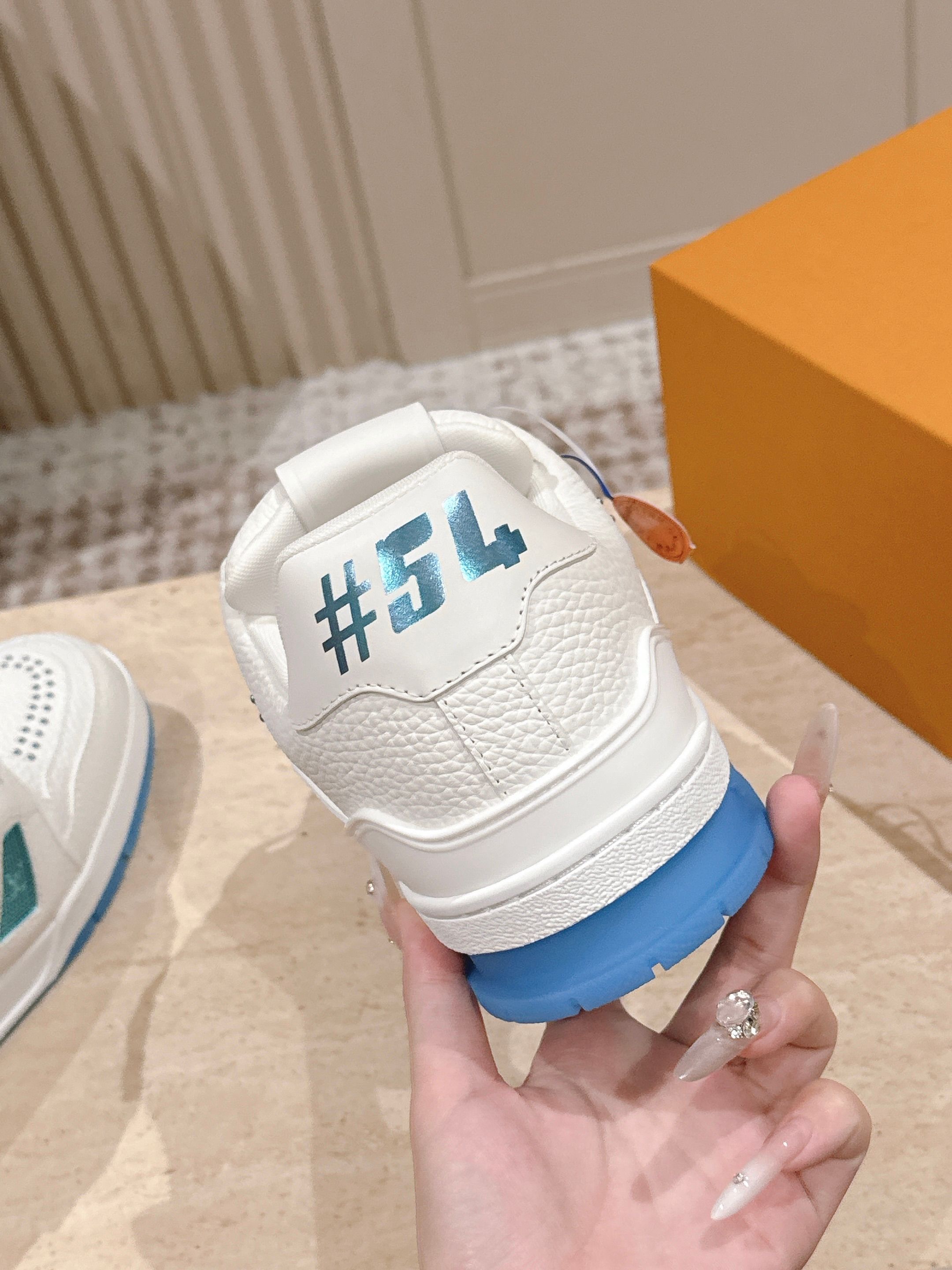 Louis Vuitton 루이비통 트레이너 로우 스니커즈 7