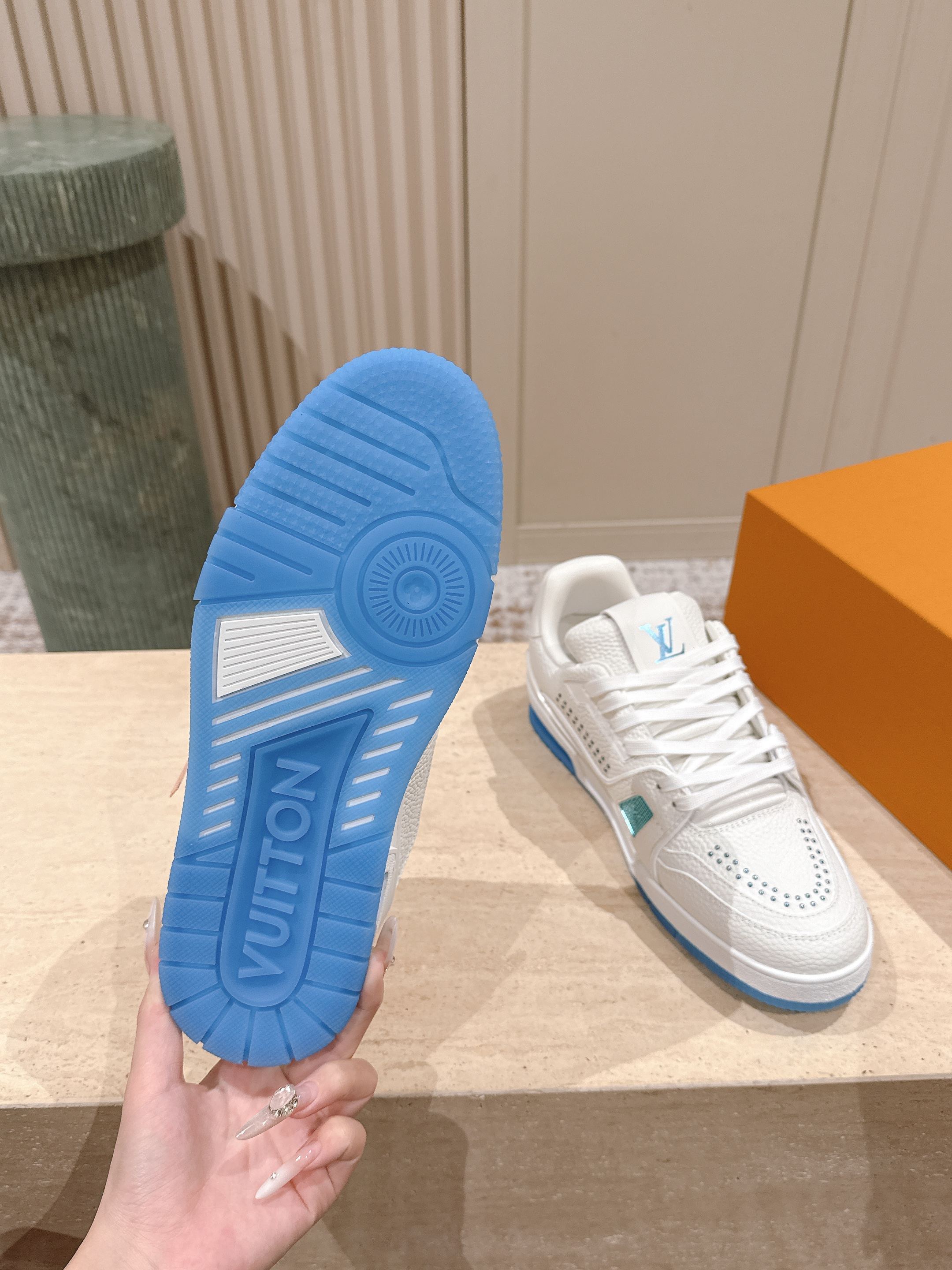 Louis Vuitton 루이비통 트레이너 로우 스니커즈 9
