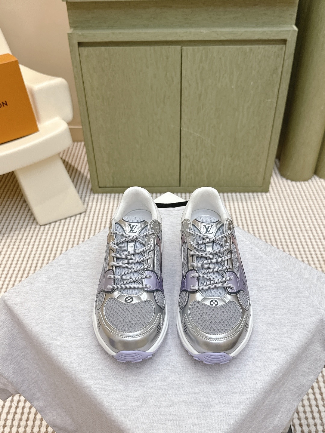 LOUIS VUITTON 루이비통 올림피아 메탈릭 러닝 스니커즈 1