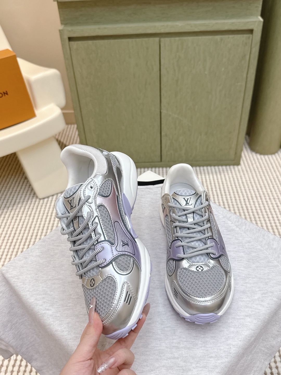 LOUIS VUITTON 루이비통 올림피아 메탈릭 러닝 스니커즈 3