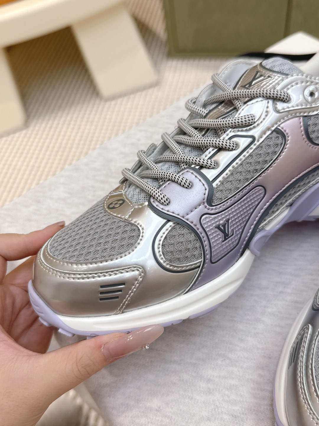 LOUIS VUITTON 루이비통 올림피아 메탈릭 러닝 스니커즈 4
