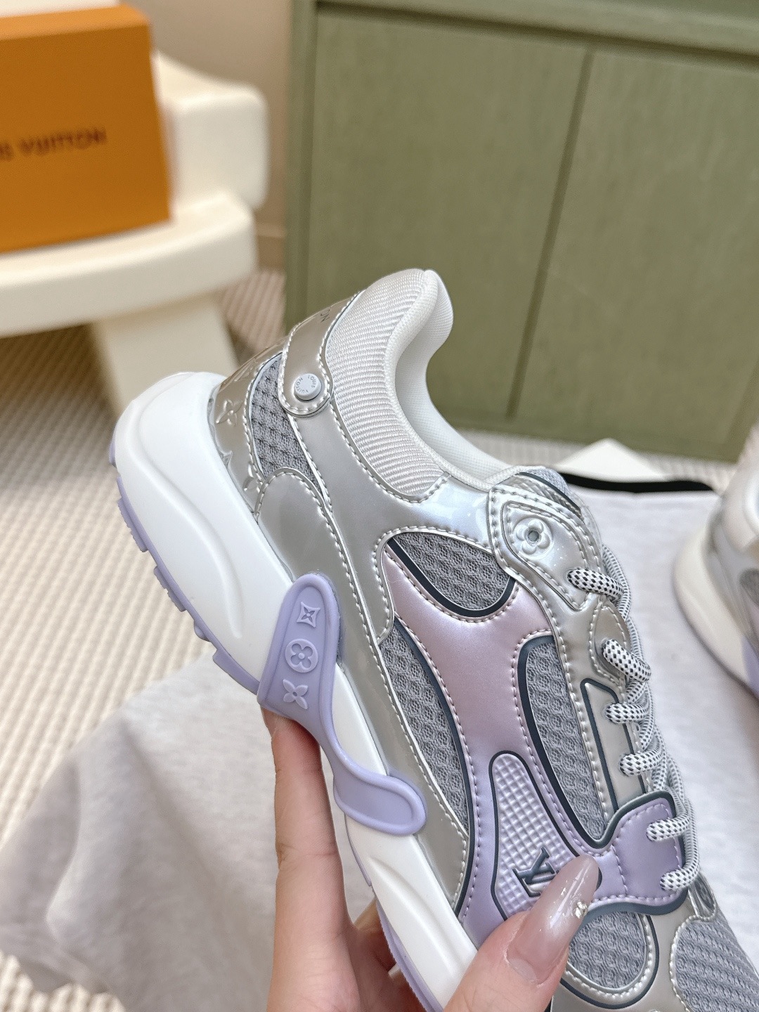 LOUIS VUITTON 루이비통 올림피아 메탈릭 러닝 스니커즈 5