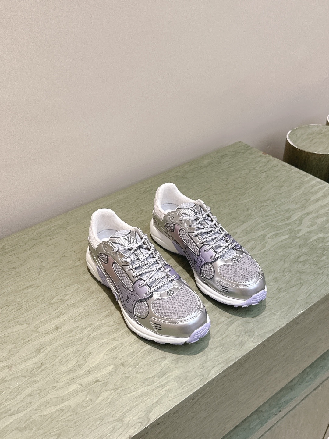 LOUIS VUITTON 루이비통 올림피아 메탈릭 러닝 스니커즈 7