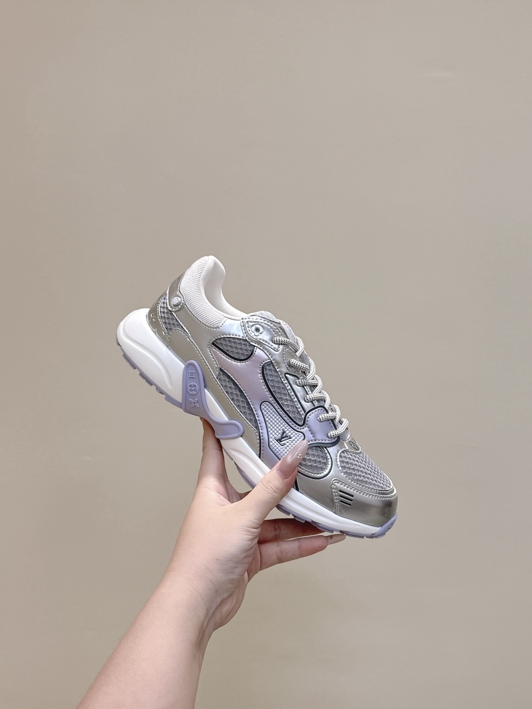 LOUIS VUITTON 루이비통 올림피아 메탈릭 러닝 스니커즈 8