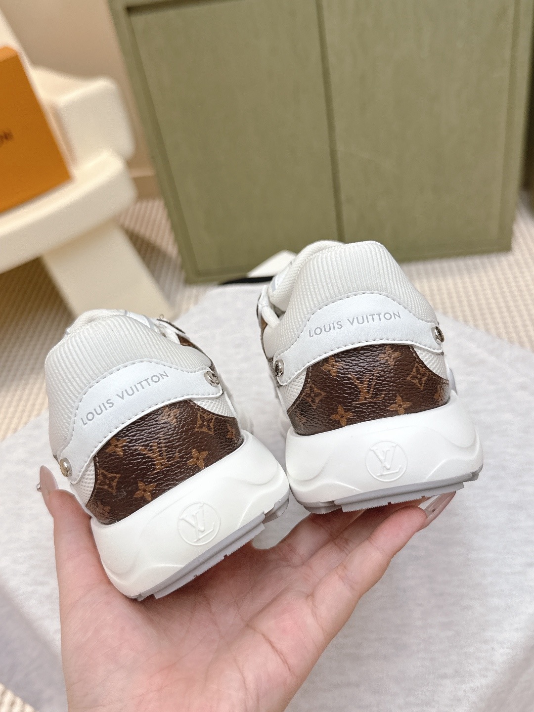 LOUIS VUITTON 루이비통 올림피아 메탈릭 러닝 스니커즈 5