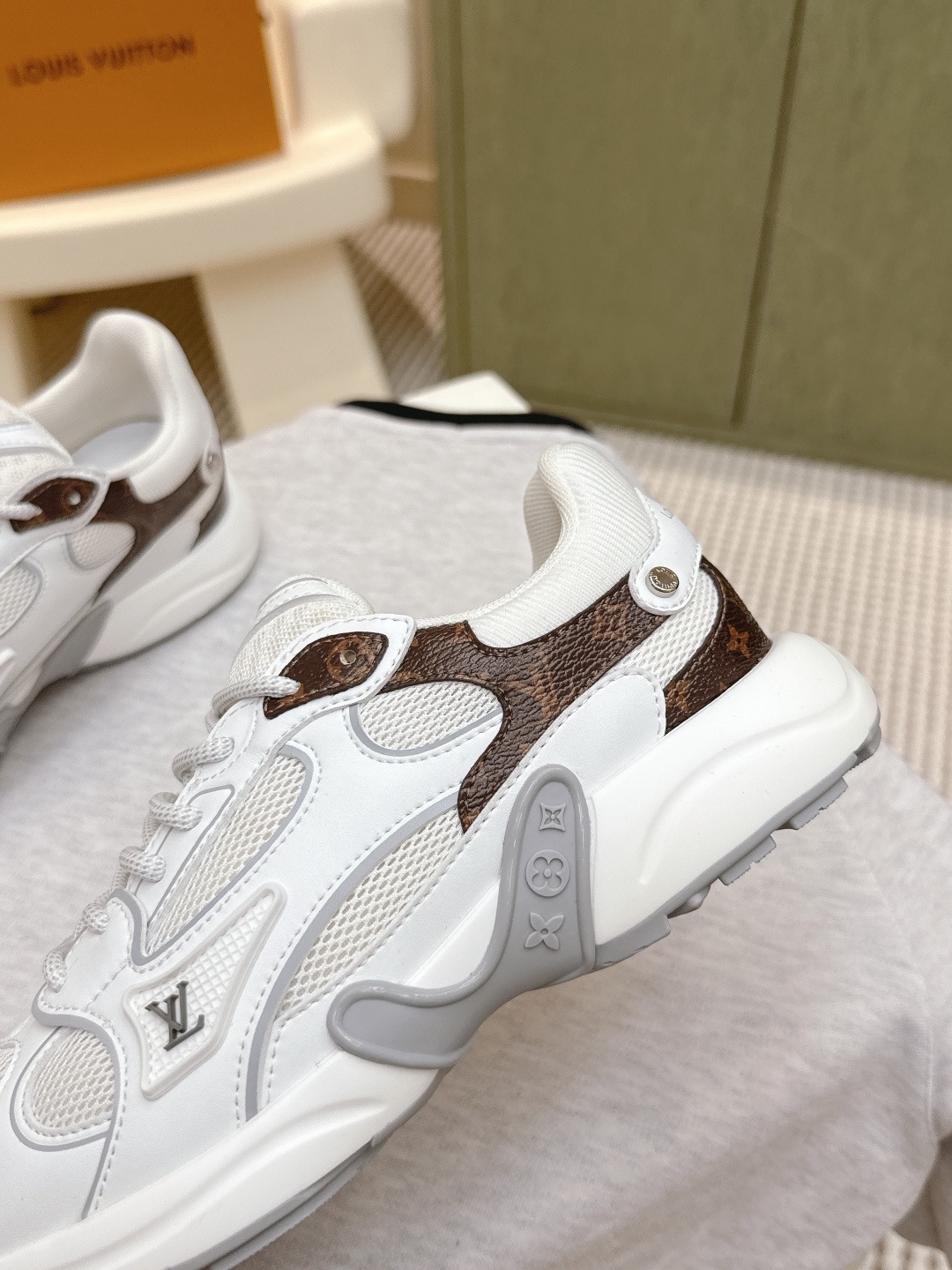LOUIS VUITTON 루이비통 올림피아 메탈릭 러닝 스니커즈 6