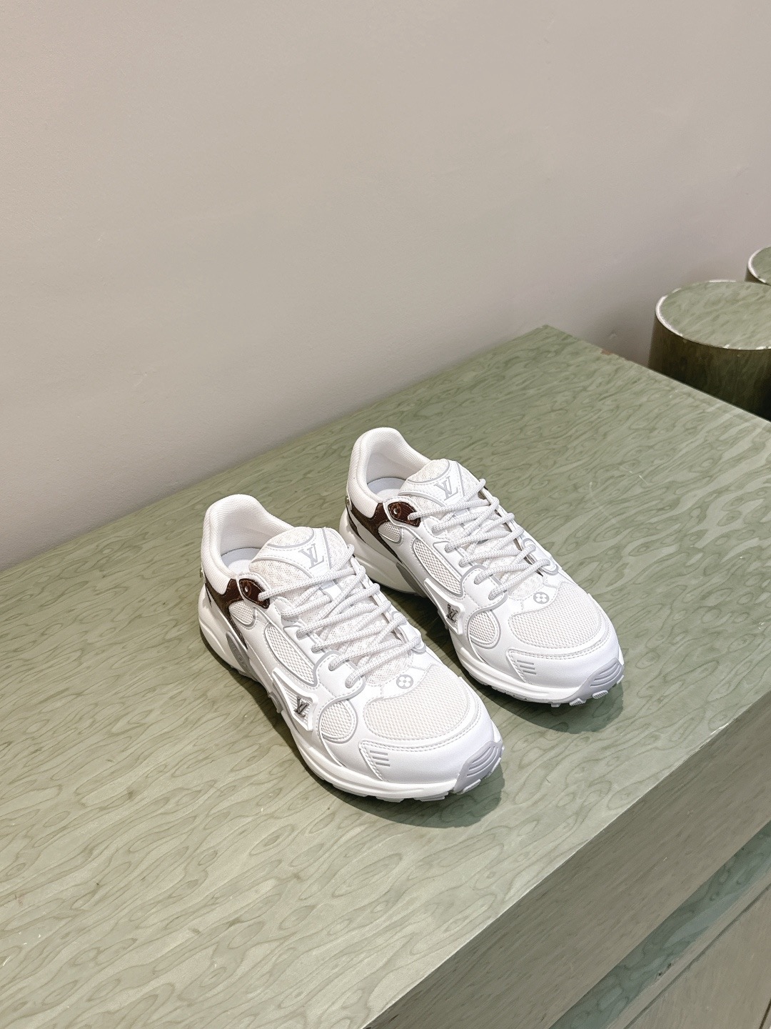 LOUIS VUITTON 루이비통 올림피아 메탈릭 러닝 스니커즈 7