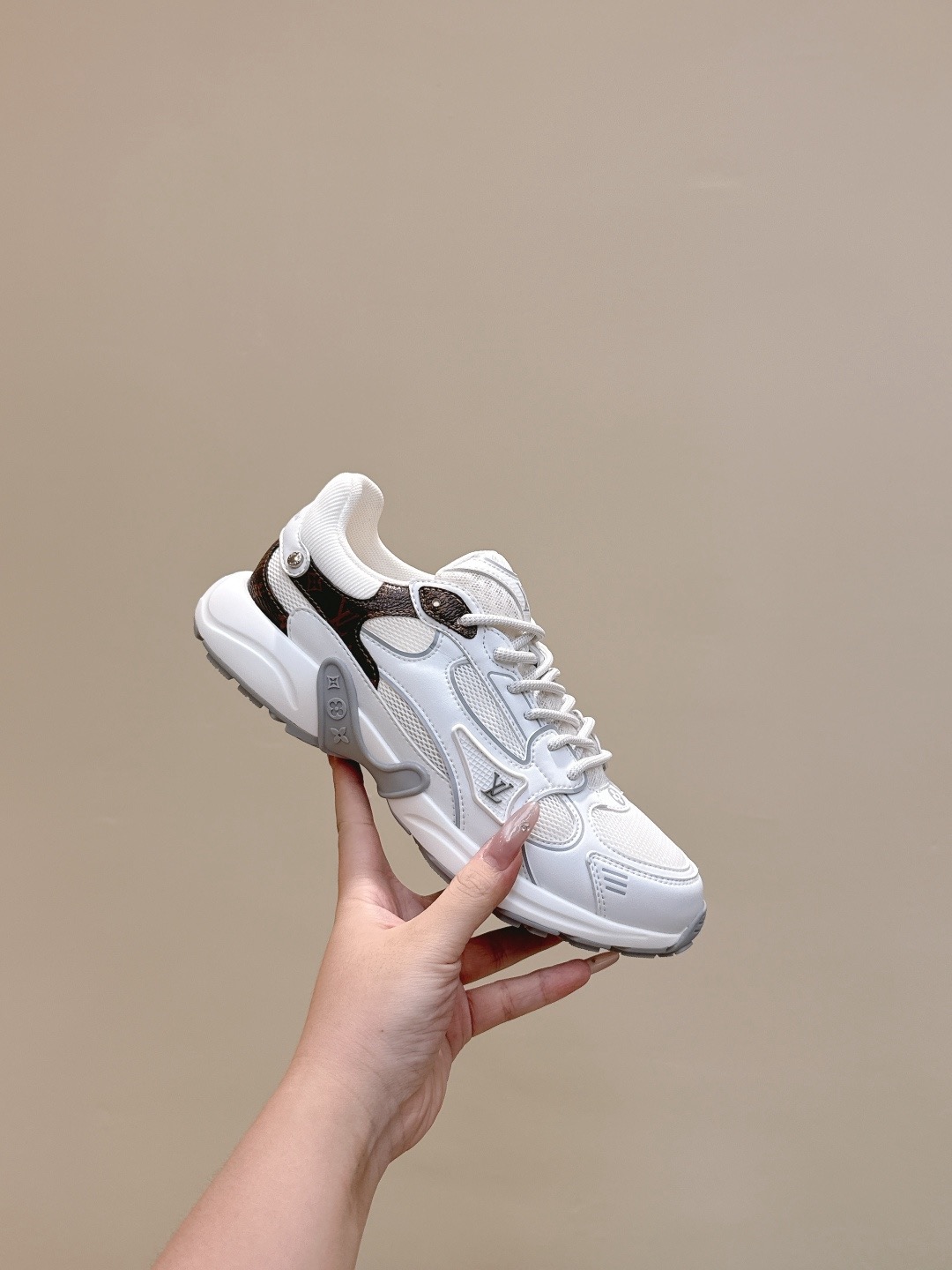 LOUIS VUITTON 루이비통 올림피아 메탈릭 러닝 스니커즈 8