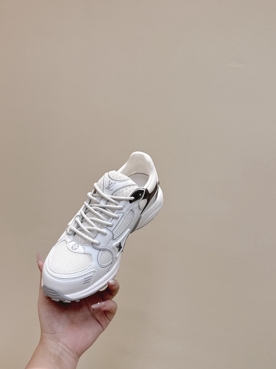 LOUIS VUITTON 루이비통 올림피아 메탈릭 러닝 스니커즈 9
