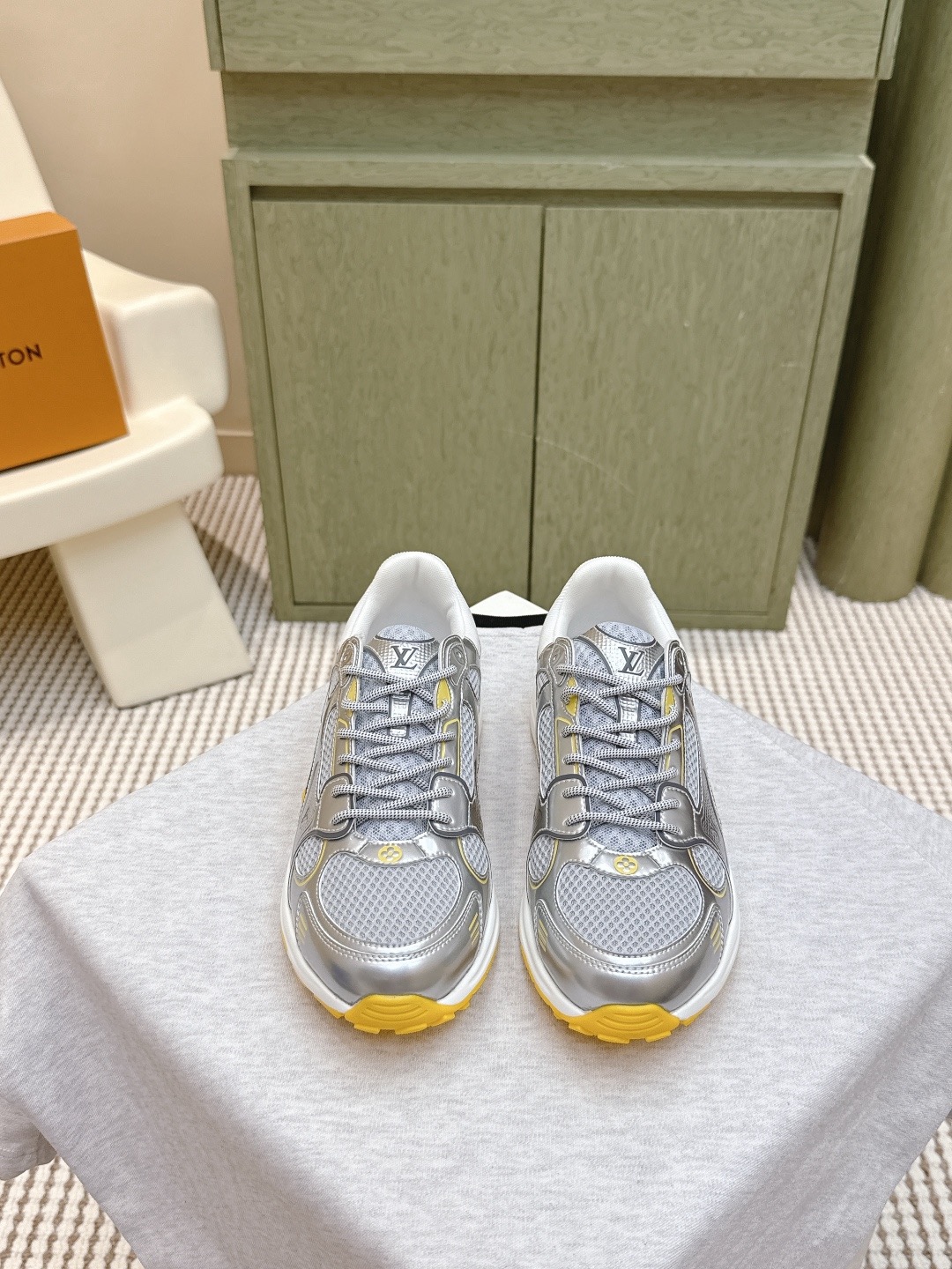 LOUIS VUITTON 루이비통 올림피아 메탈릭 러닝 스니커즈 1