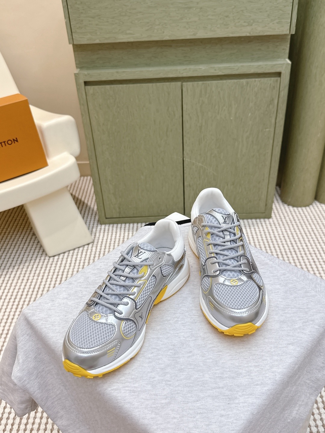 LOUIS VUITTON 루이비통 올림피아 메탈릭 러닝 스니커즈 3