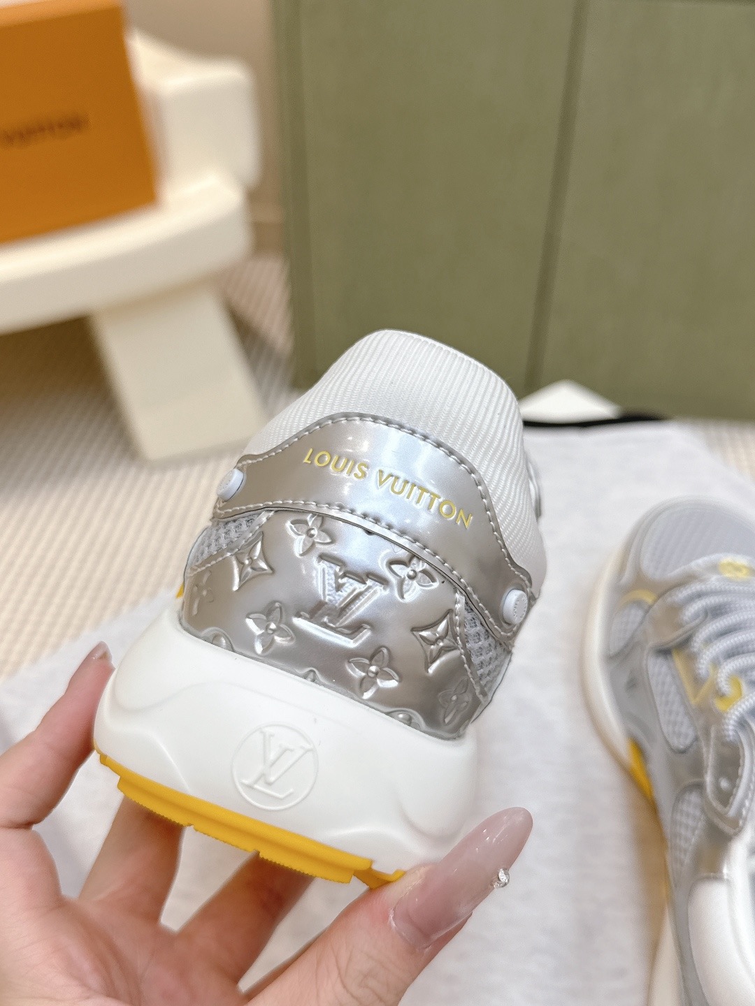 LOUIS VUITTON 루이비통 올림피아 메탈릭 러닝 스니커즈 5