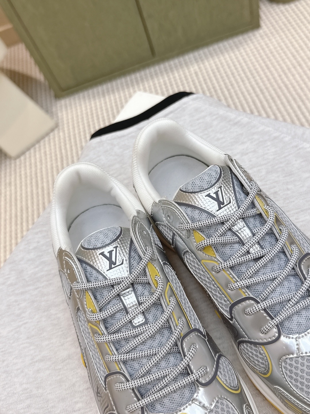 LOUIS VUITTON 루이비통 올림피아 메탈릭 러닝 스니커즈 6