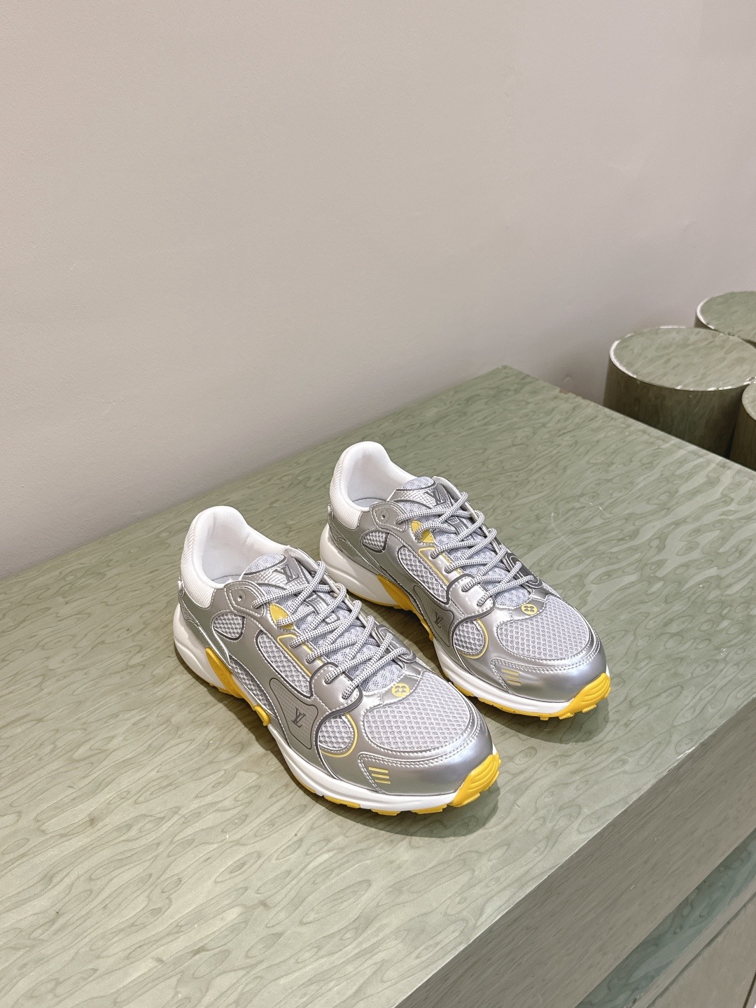 LOUIS VUITTON 루이비통 올림피아 메탈릭 러닝 스니커즈 7
