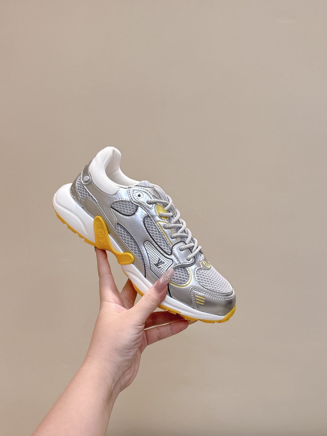 LOUIS VUITTON 루이비통 올림피아 메탈릭 러닝 스니커즈 8