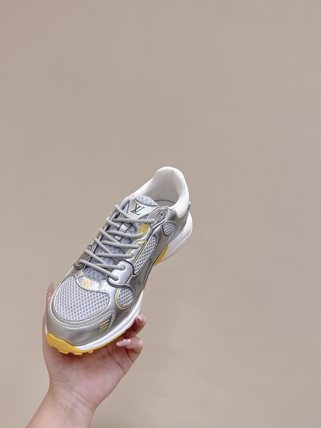 LOUIS VUITTON 루이비통 올림피아 메탈릭 러닝 스니커즈 9
