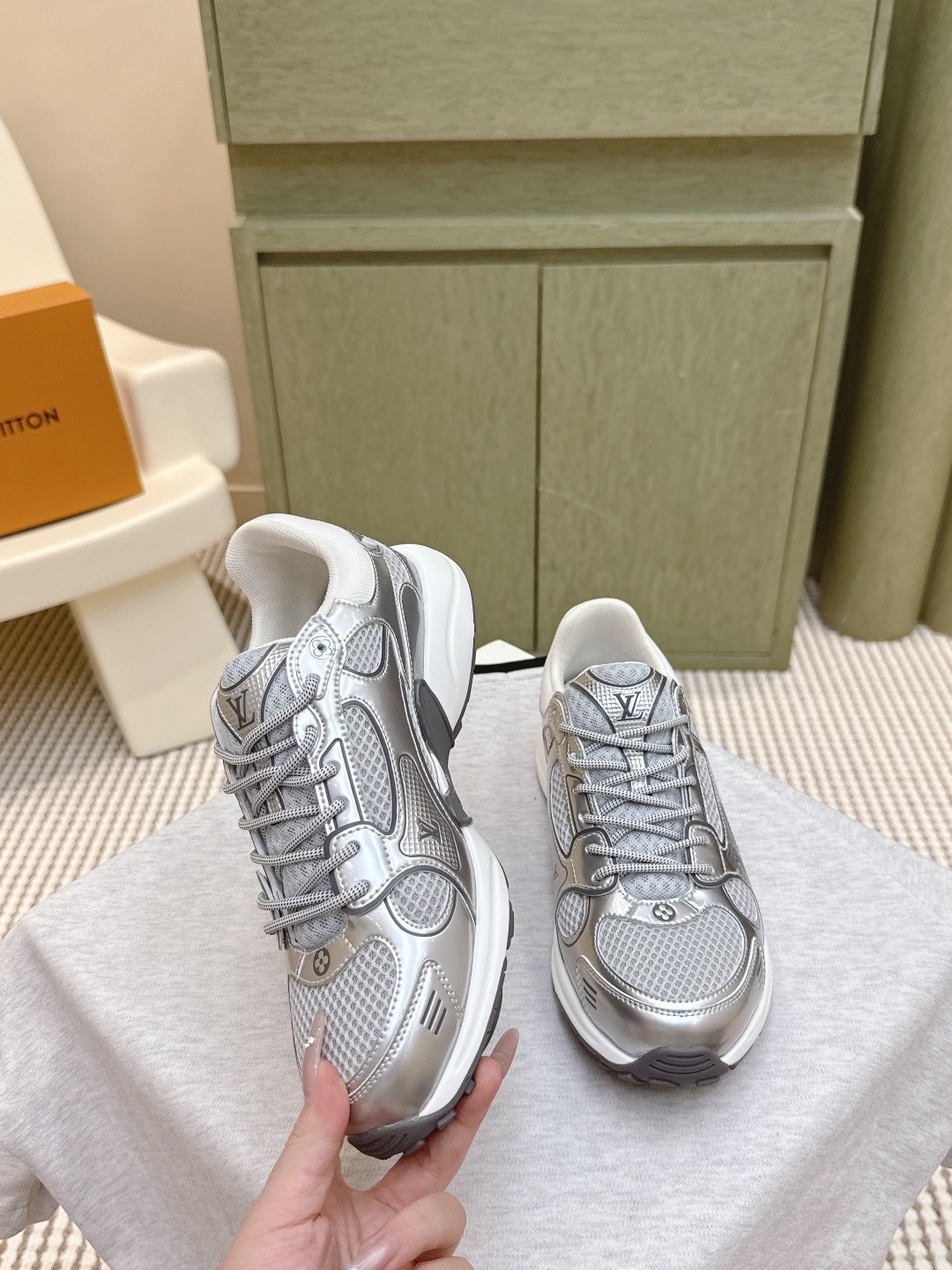 LOUIS VUITTON 루이비통 올림피아 메탈릭 러닝 스니커즈 3