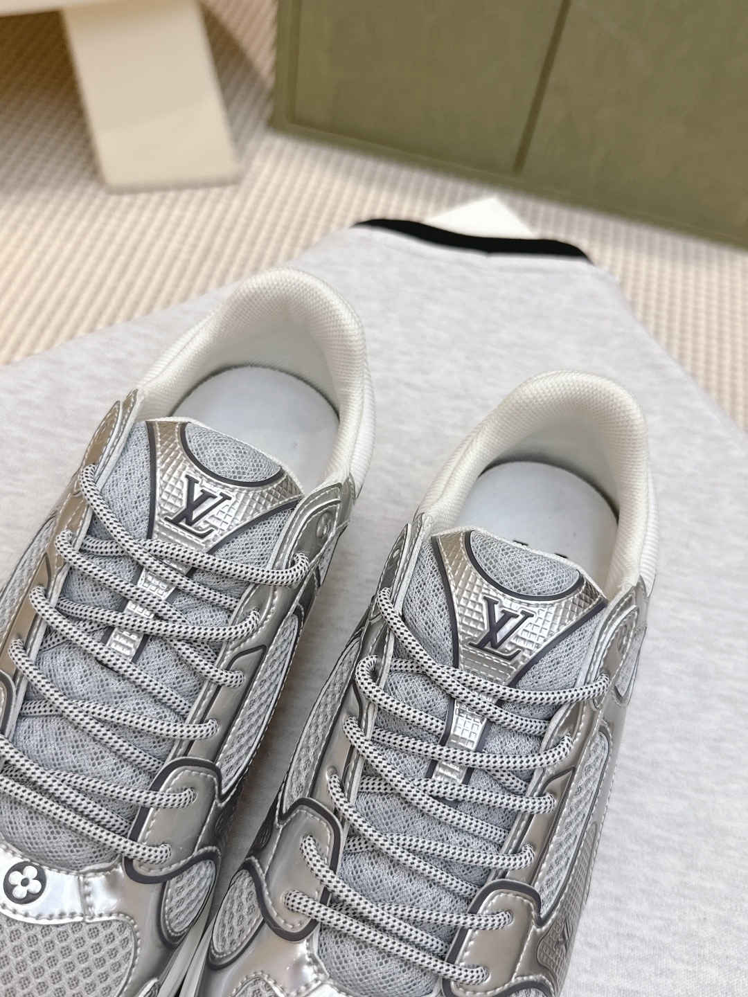 LOUIS VUITTON 루이비통 올림피아 메탈릭 러닝 스니커즈 6