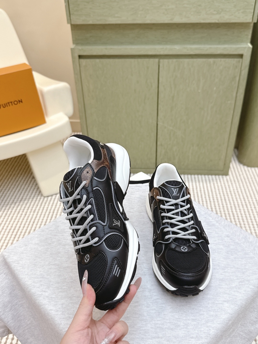 LOUIS VUITTON 루이비통 올림피아 메탈릭 러닝 스니커즈 3