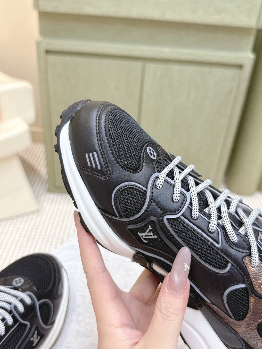 LOUIS VUITTON 루이비통 올림피아 메탈릭 러닝 스니커즈 4