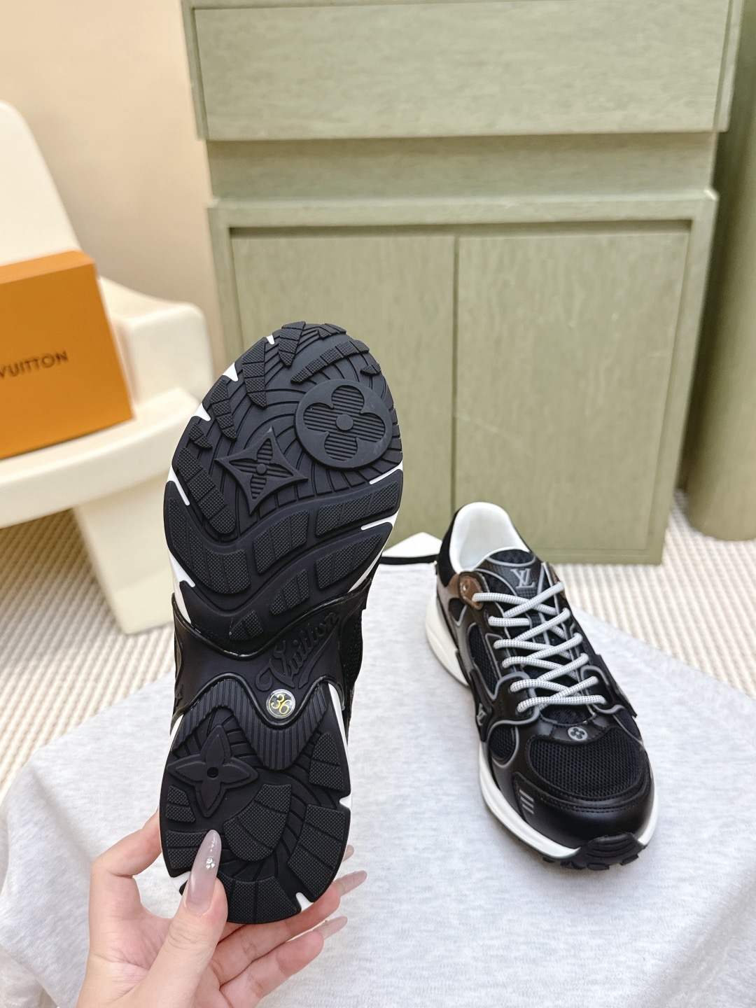 LOUIS VUITTON 루이비통 올림피아 메탈릭 러닝 스니커즈 5