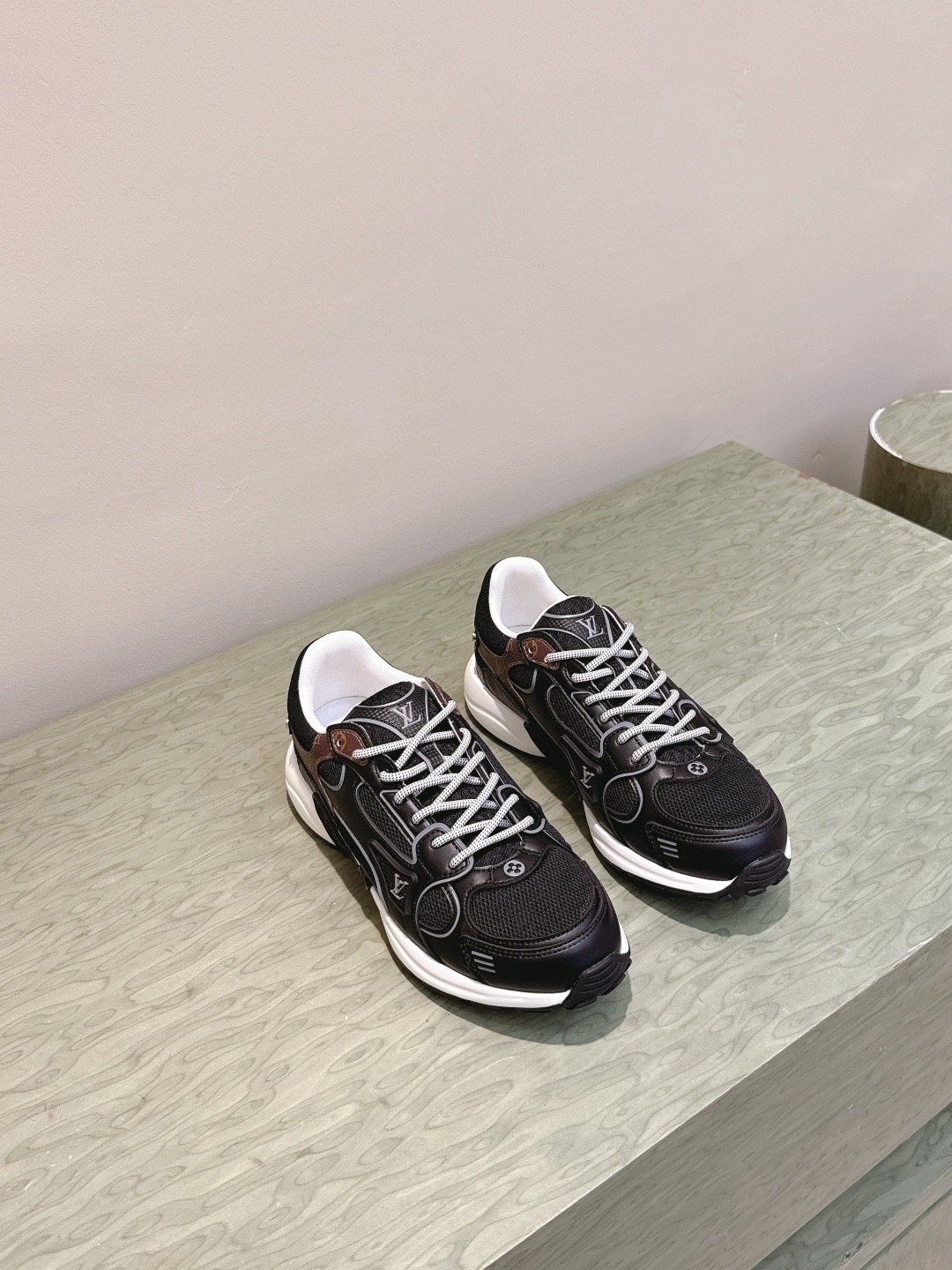 LOUIS VUITTON 루이비통 올림피아 메탈릭 러닝 스니커즈 6