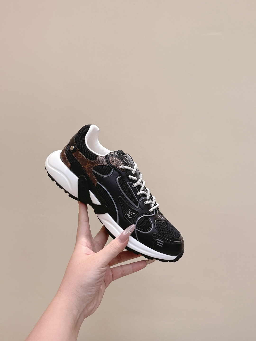 LOUIS VUITTON 루이비통 올림피아 메탈릭 러닝 스니커즈 7