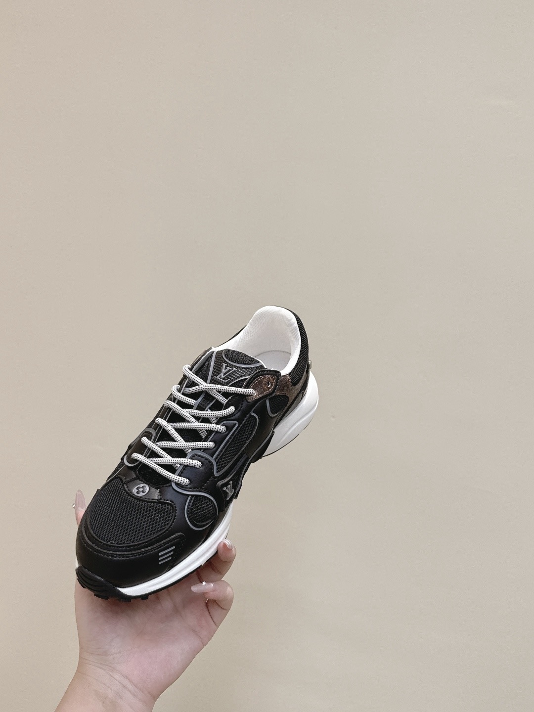 LOUIS VUITTON 루이비통 올림피아 메탈릭 러닝 스니커즈 8