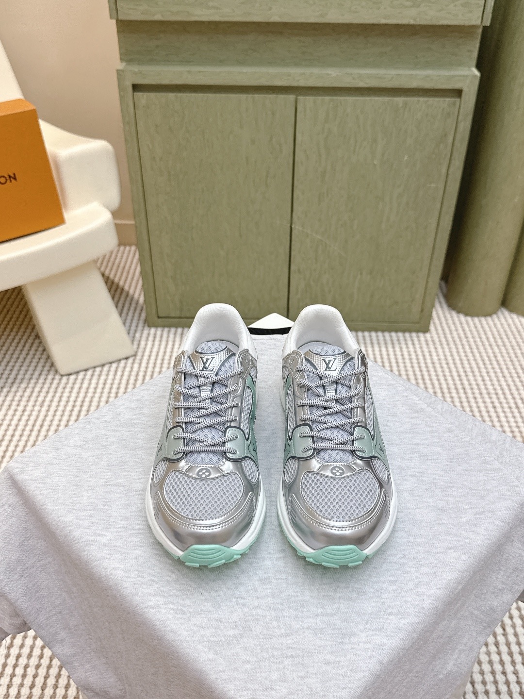 LOUIS VUITTON 루이비통 올림피아 메탈릭 러닝 스니커즈 1