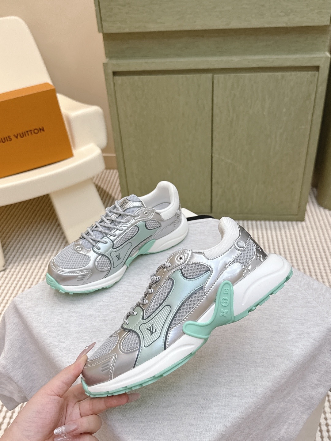 LOUIS VUITTON 루이비통 올림피아 메탈릭 러닝 스니커즈 3