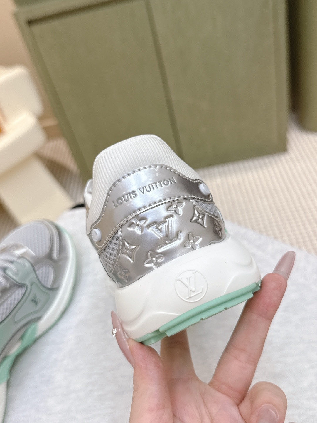 LOUIS VUITTON 루이비통 올림피아 메탈릭 러닝 스니커즈 5