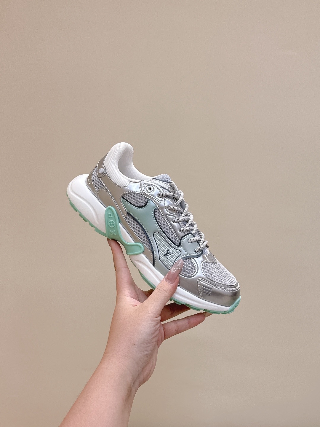 LOUIS VUITTON 루이비통 올림피아 메탈릭 러닝 스니커즈 8