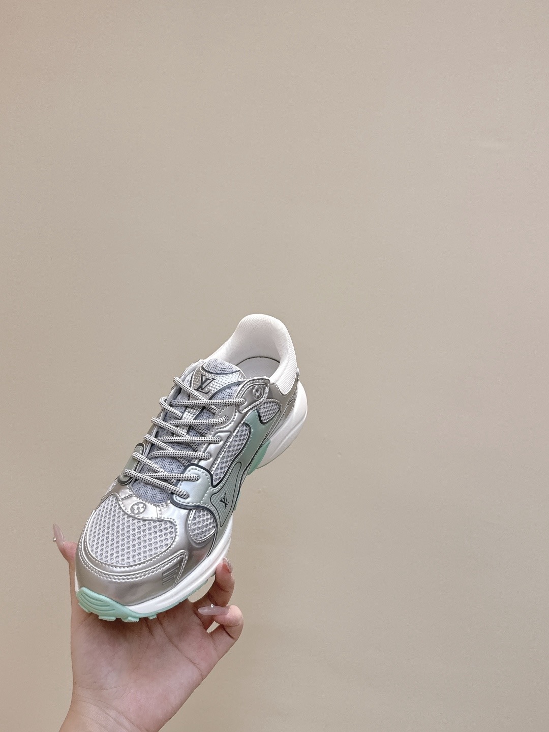 LOUIS VUITTON 루이비통 올림피아 메탈릭 러닝 스니커즈 9