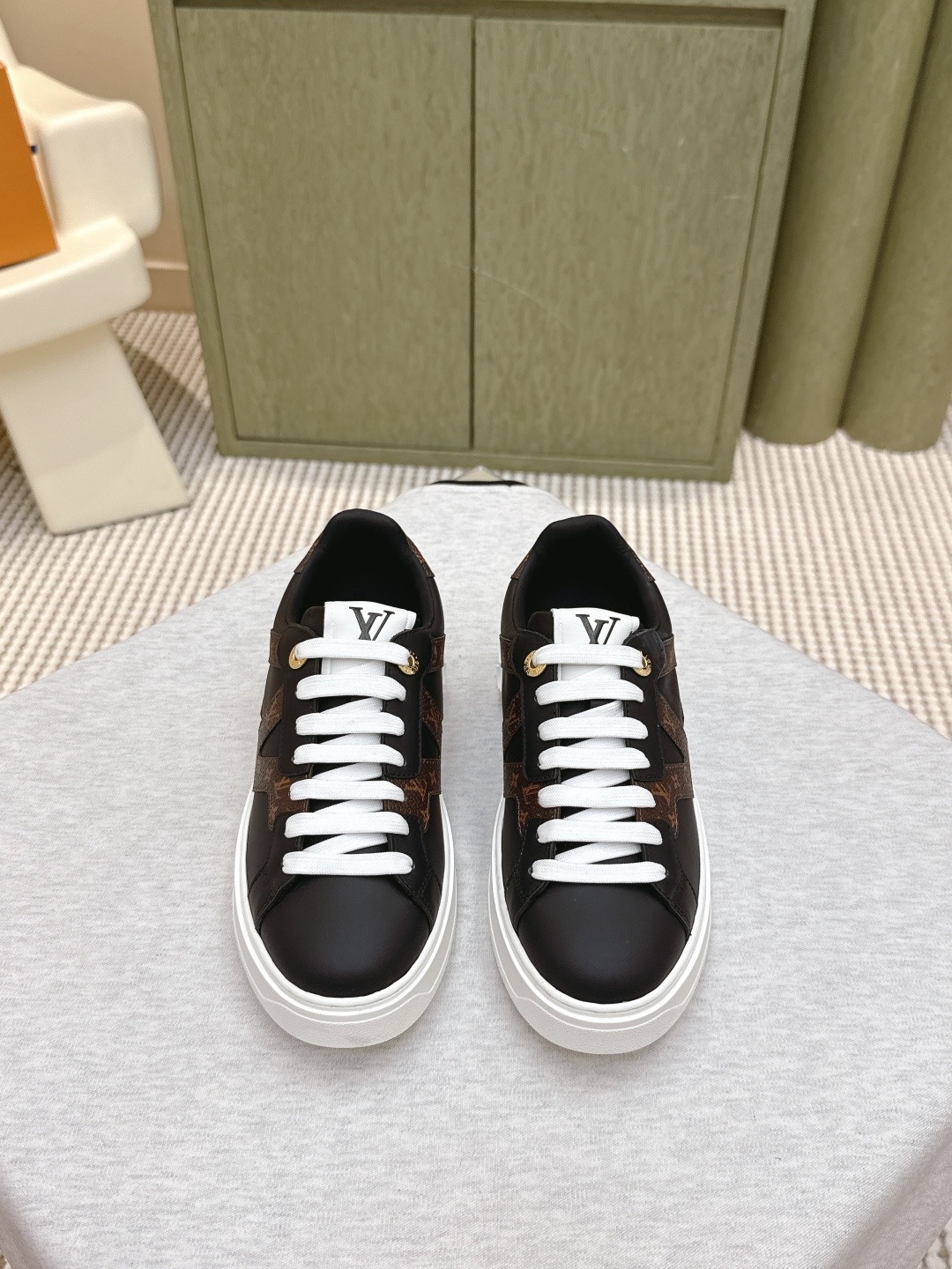 Louis Vuitton 루이비통 모노그램 플랫폼 레더 스니커즈 1