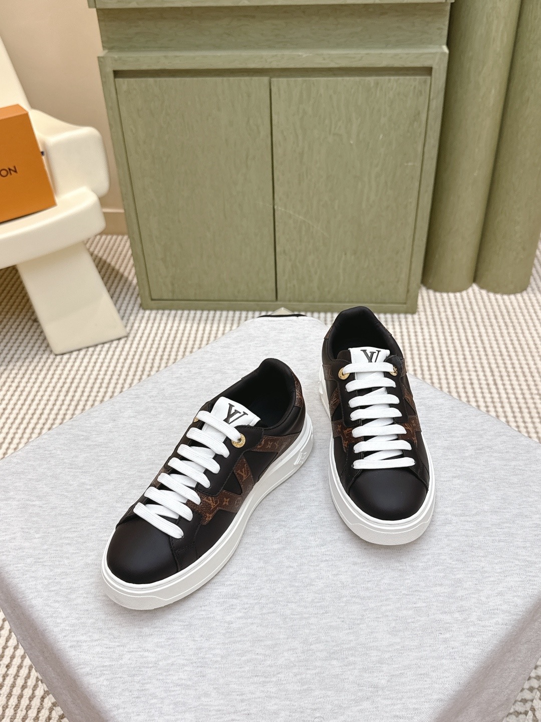 Louis Vuitton 루이비통 모노그램 플랫폼 레더 스니커즈 2