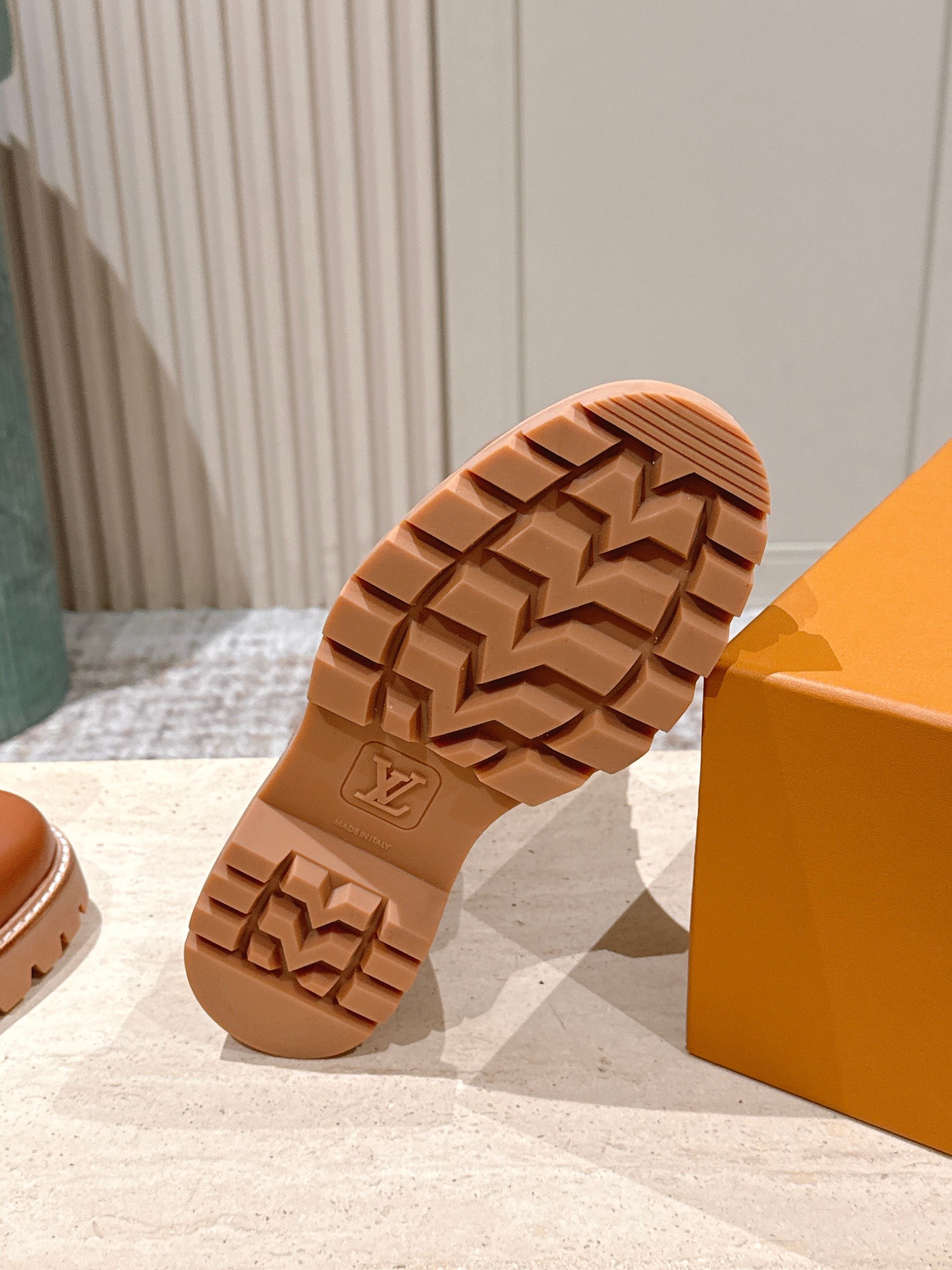 LOUIS VUITTON 루이비통 모노그램 레더 미들 부츠 11