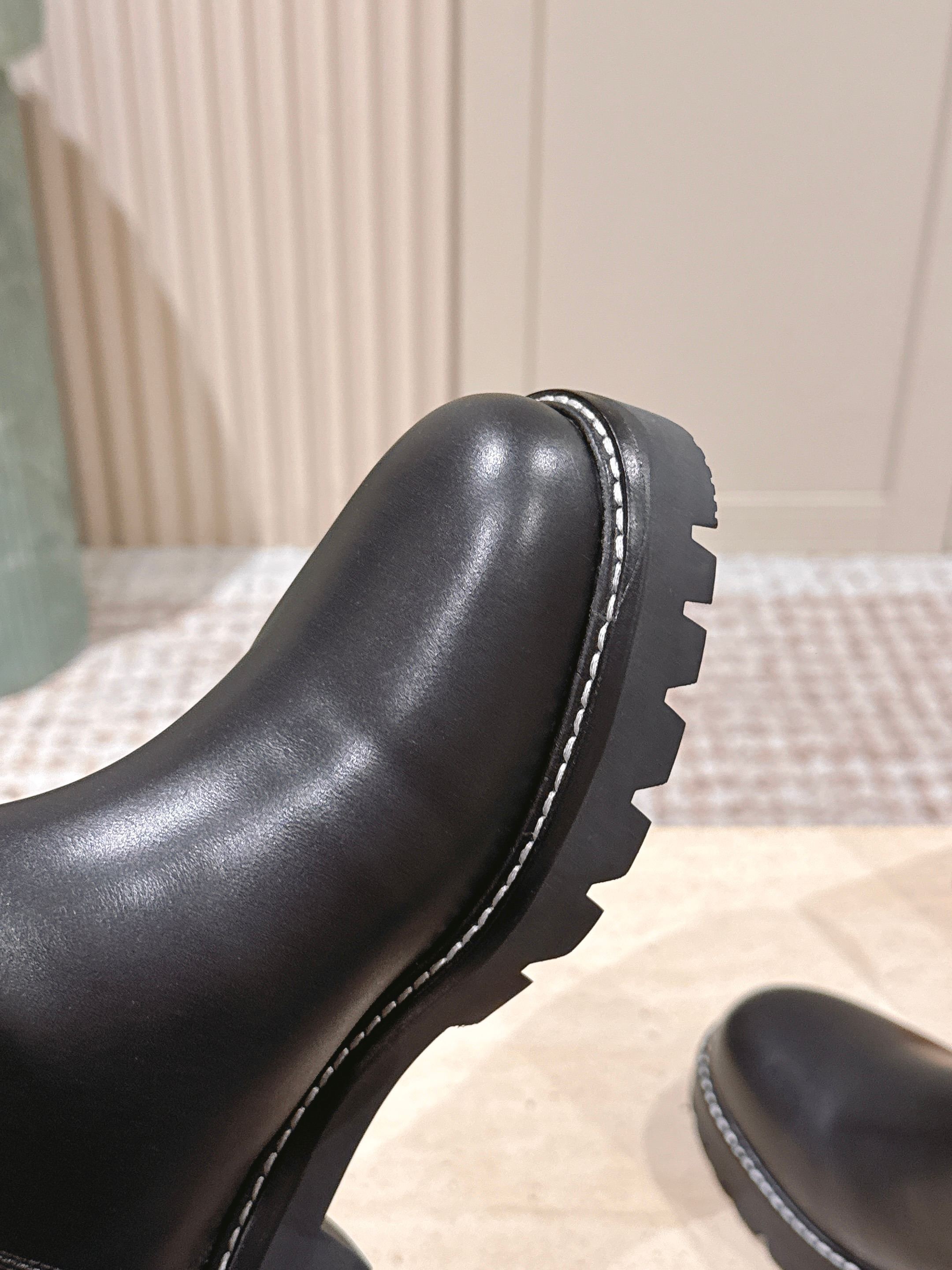 LOUIS VUITTON 루이비통 모노그램 레더 미들 부츠 6