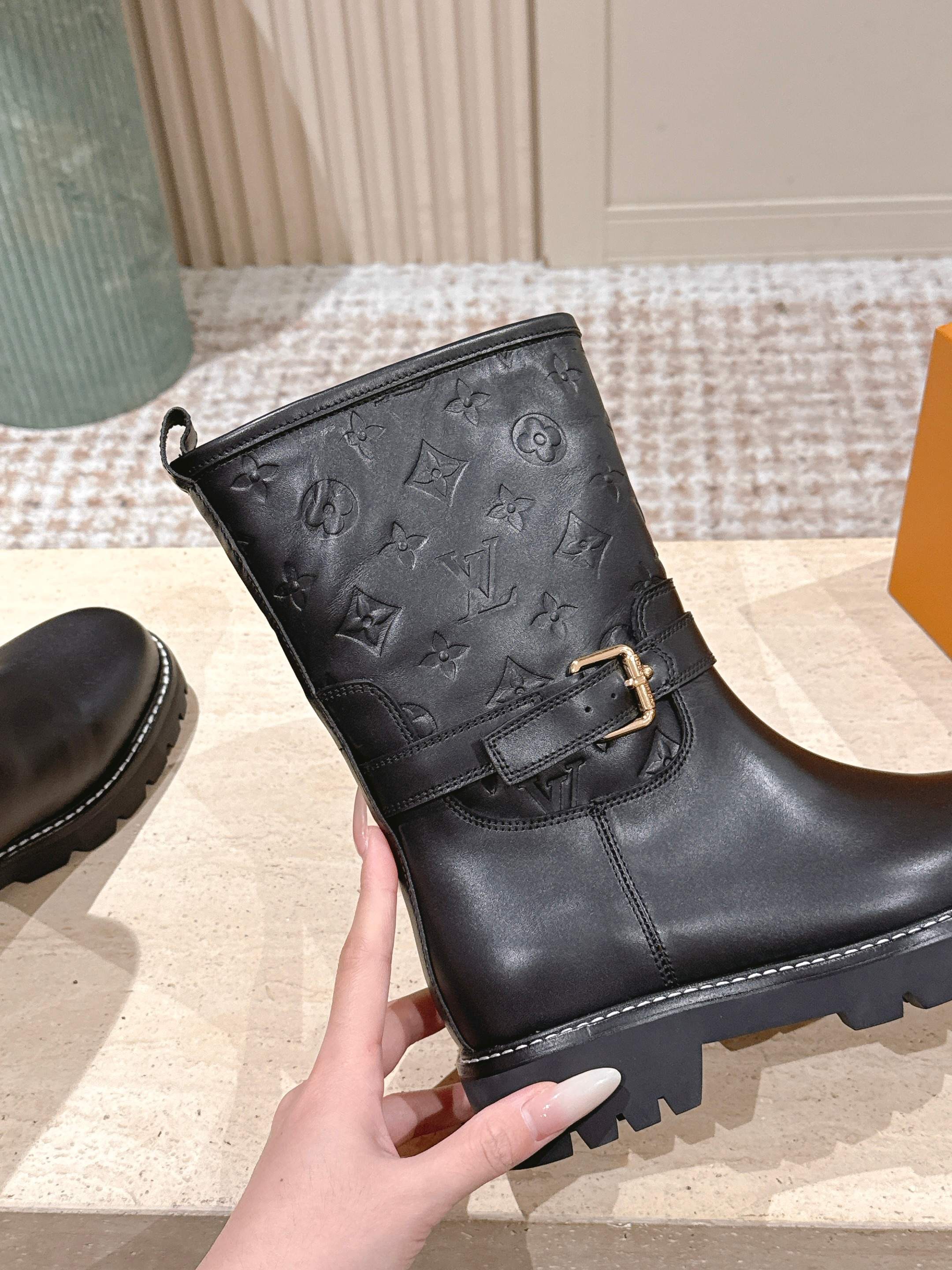 LOUIS VUITTON 루이비통 모노그램 레더 미들 부츠 8