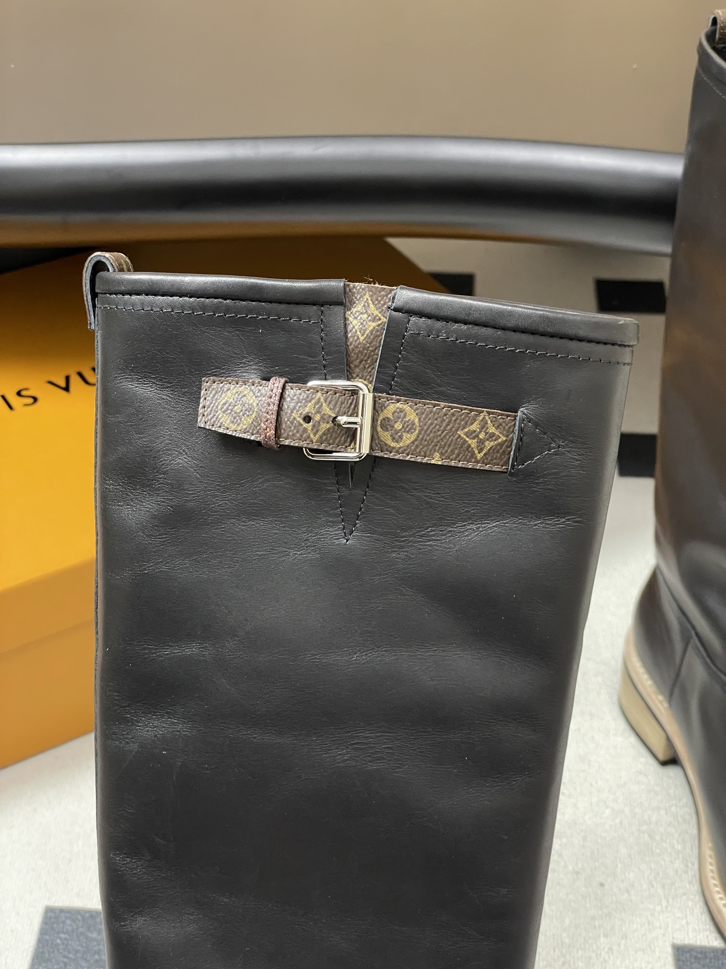 LOUIS VUITTON 루이비통 LV 바이커 레더 롱부츠 8