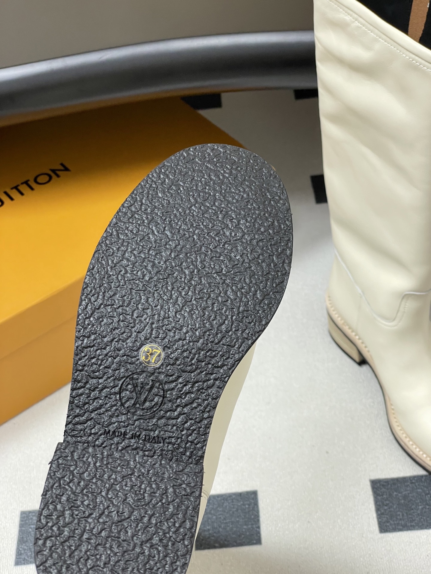 LOUIS VUITTON 루이비통 LV 바이커 레더 롱부츠 11