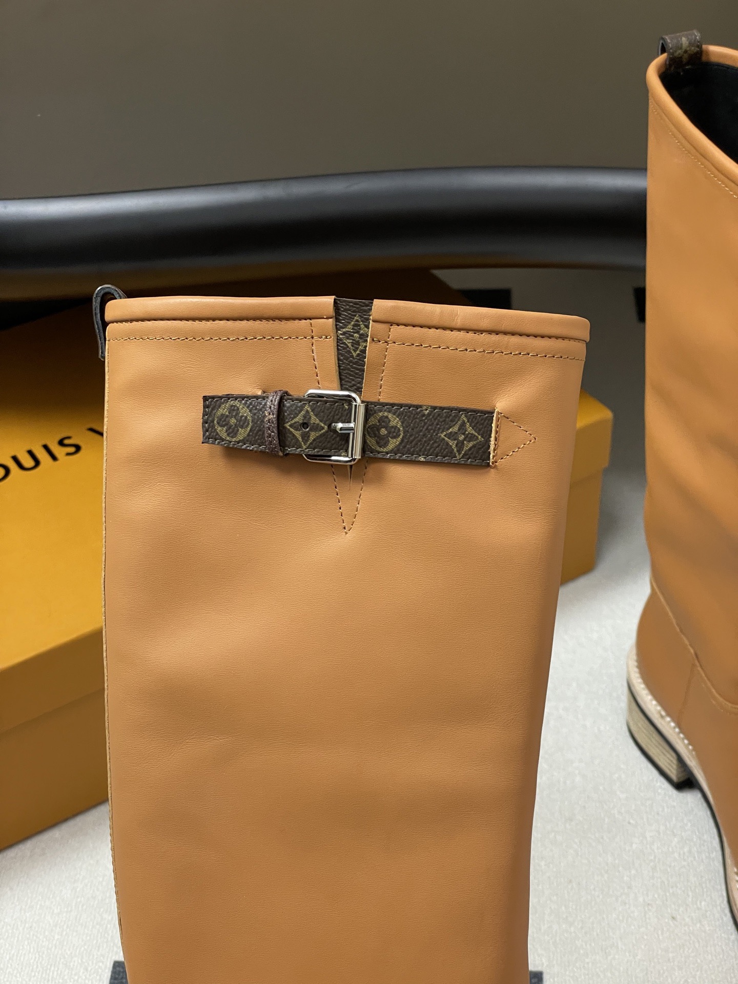 LOUIS VUITTON 루이비통 LV 바이커 레더 롱부츠 9