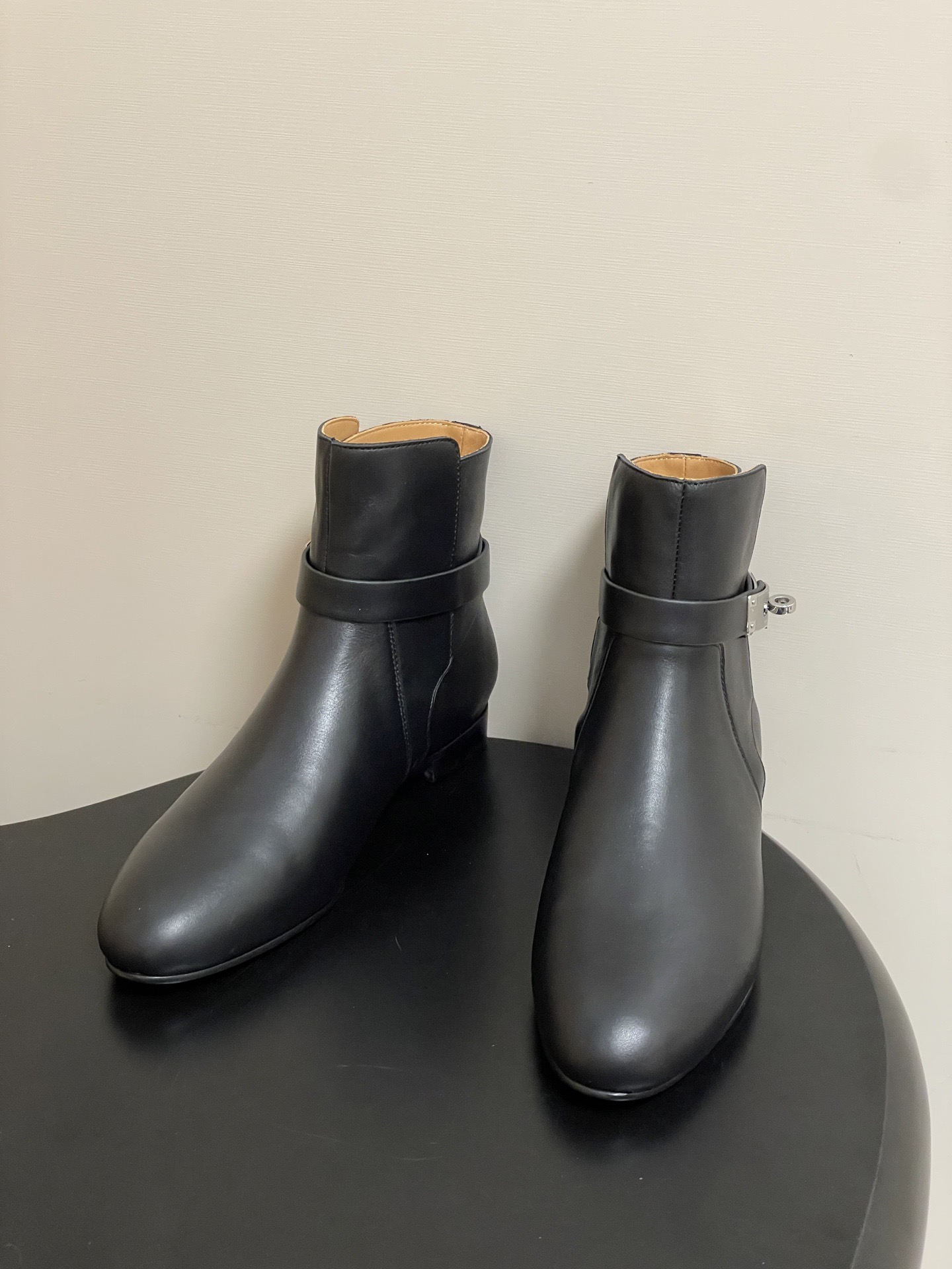 HERMES 에르메스 켈리 버클 레더 앵클부츠 4