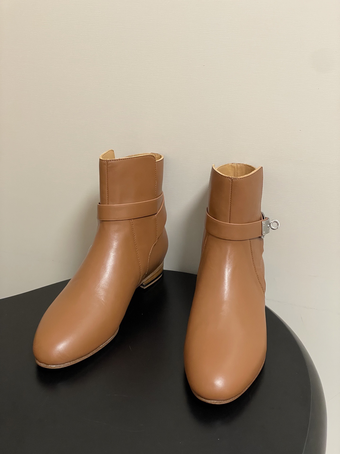 HERMES 에르메스 켈리 버클 레더 앵클부츠 2