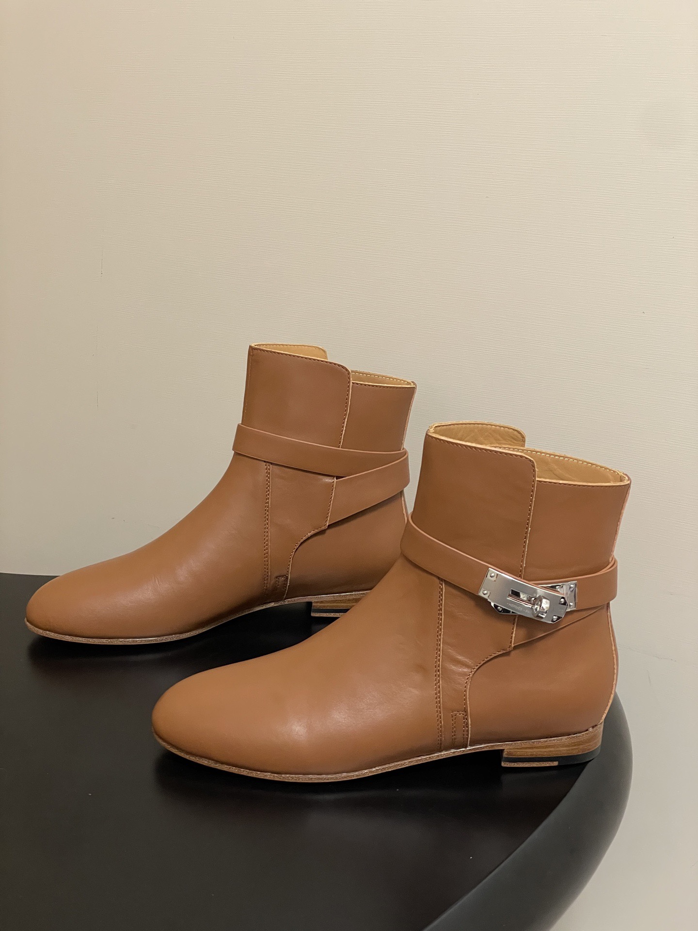 HERMES 에르메스 켈리 버클 레더 앵클부츠 3