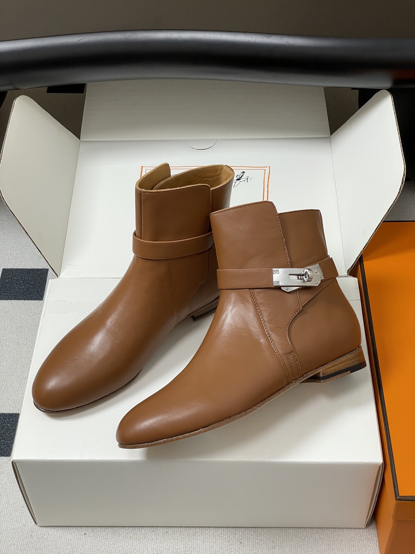 HERMES 에르메스 켈리 버클 레더 앵클부츠 4