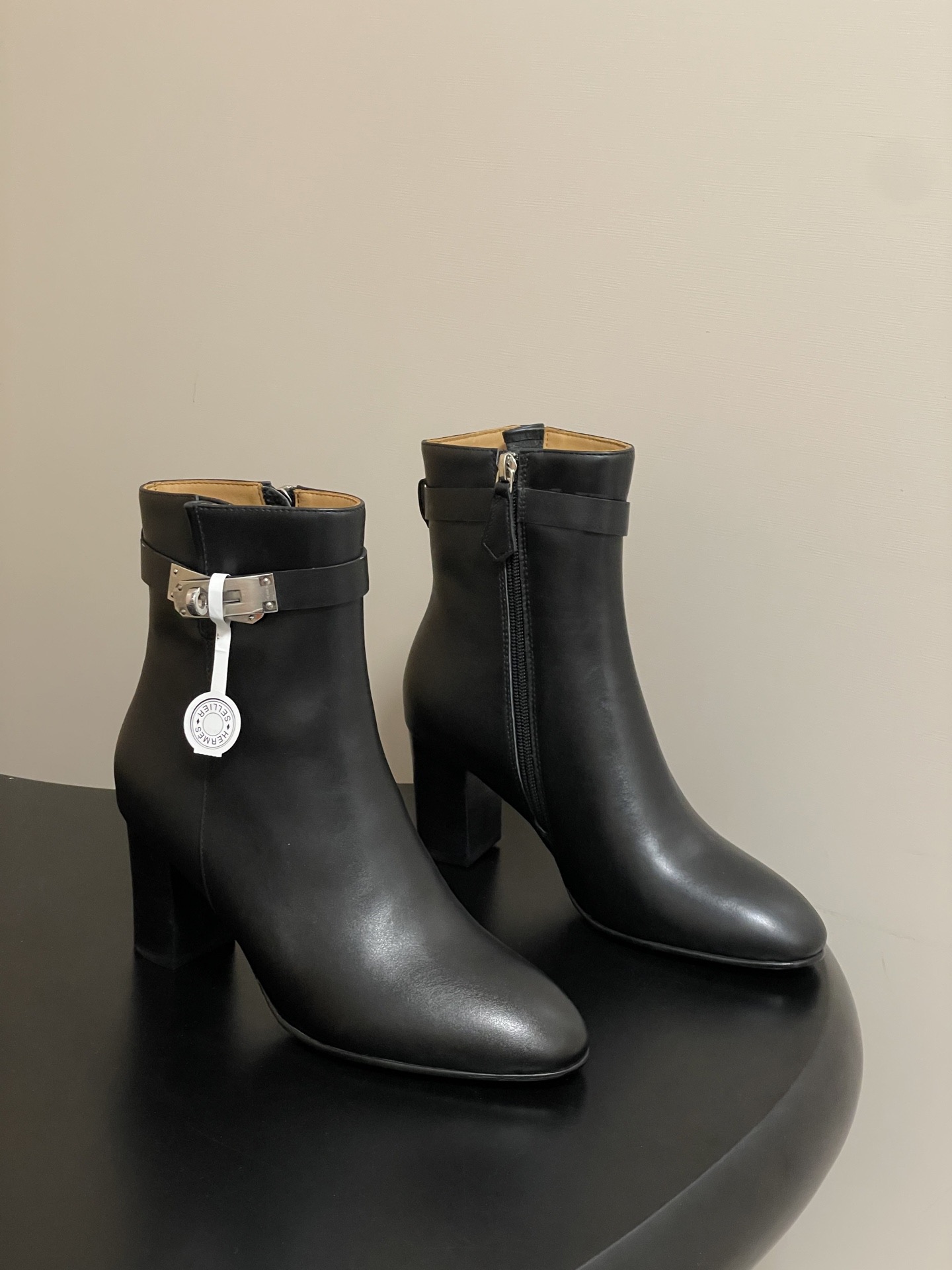 HERMES 에르메스 켈리 버클 레더 앵클부츠 1