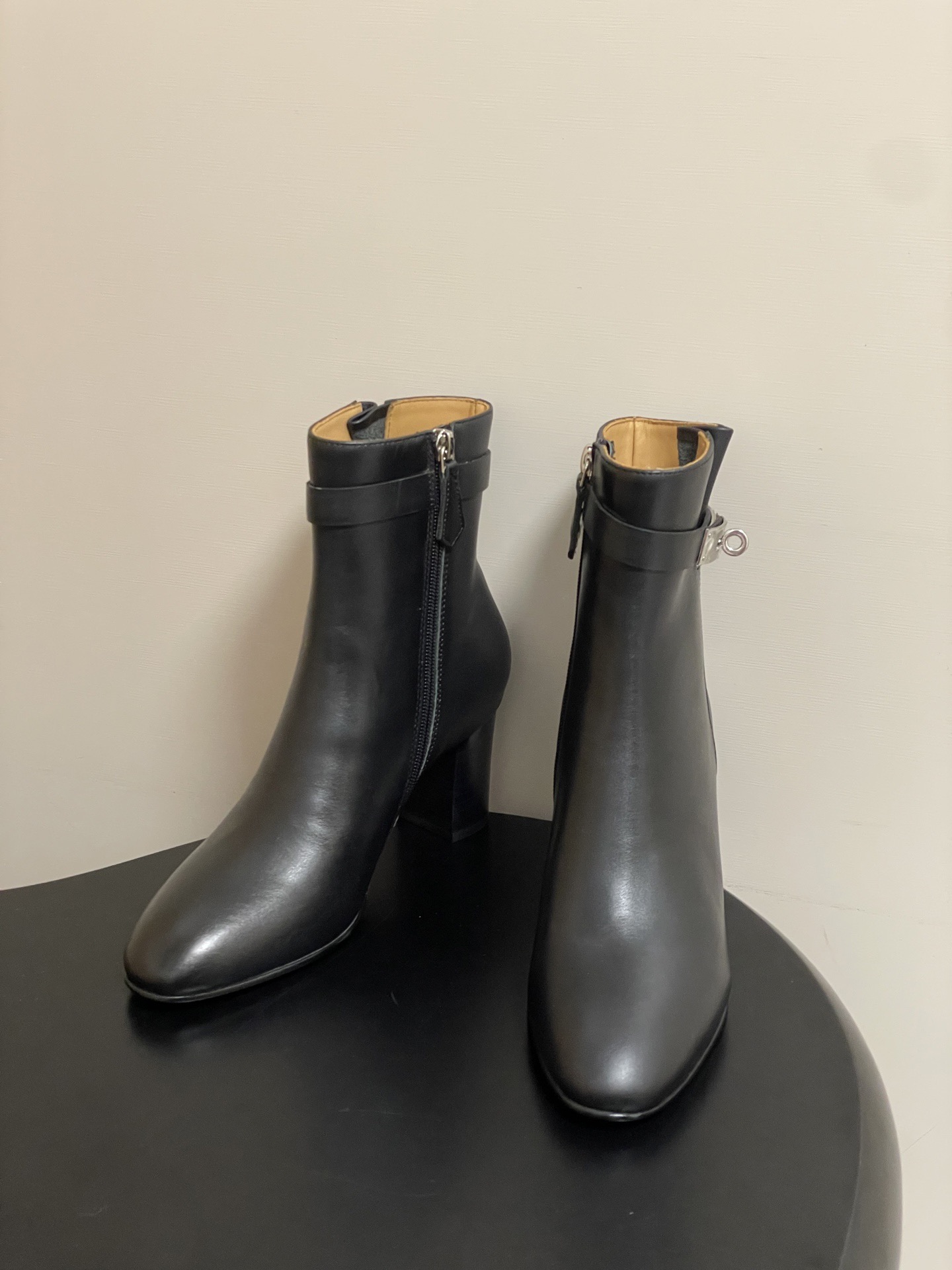 HERMES 에르메스 켈리 버클 레더 앵클부츠 2