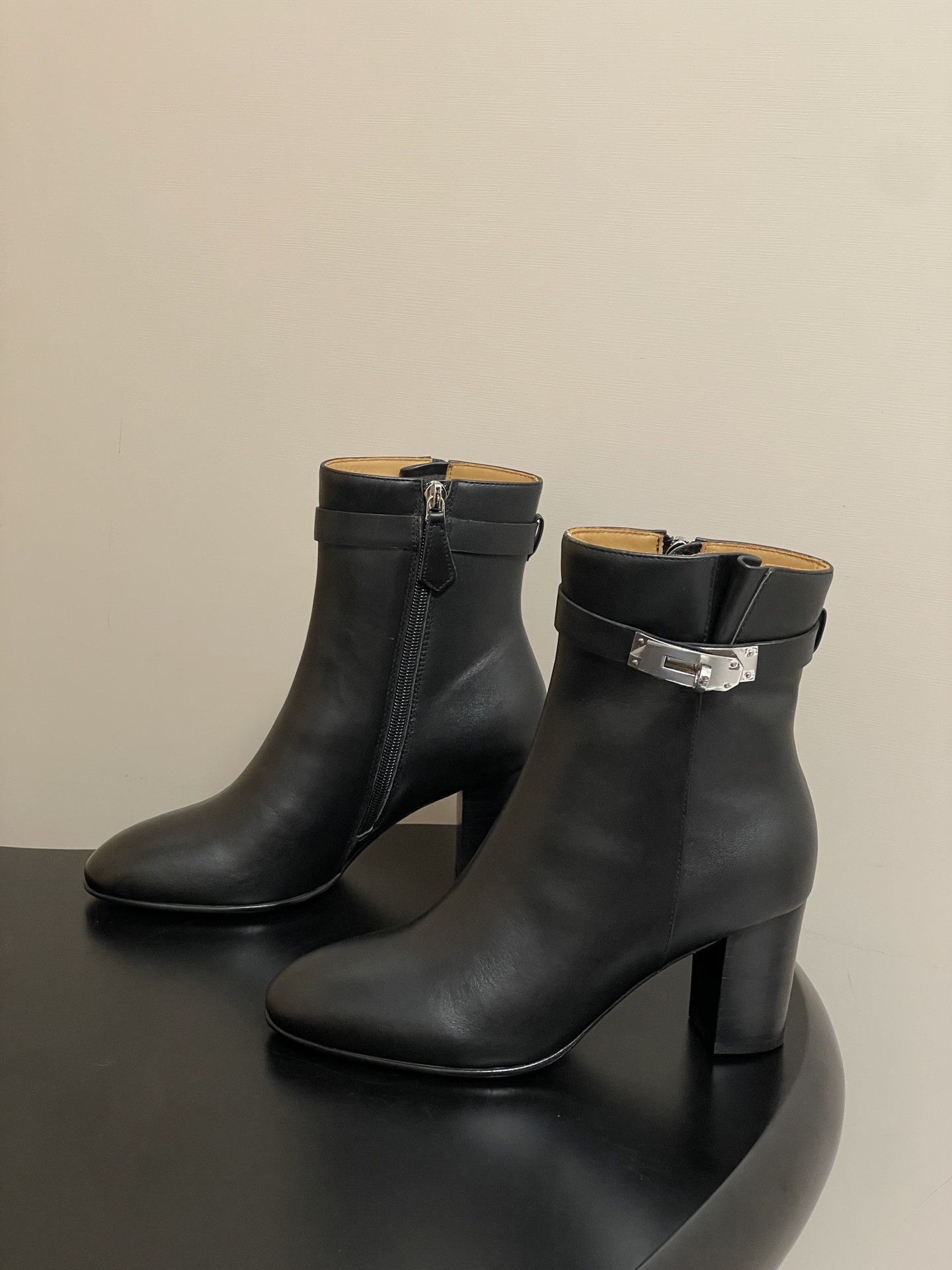 HERMES 에르메스 켈리 버클 레더 앵클부츠 3