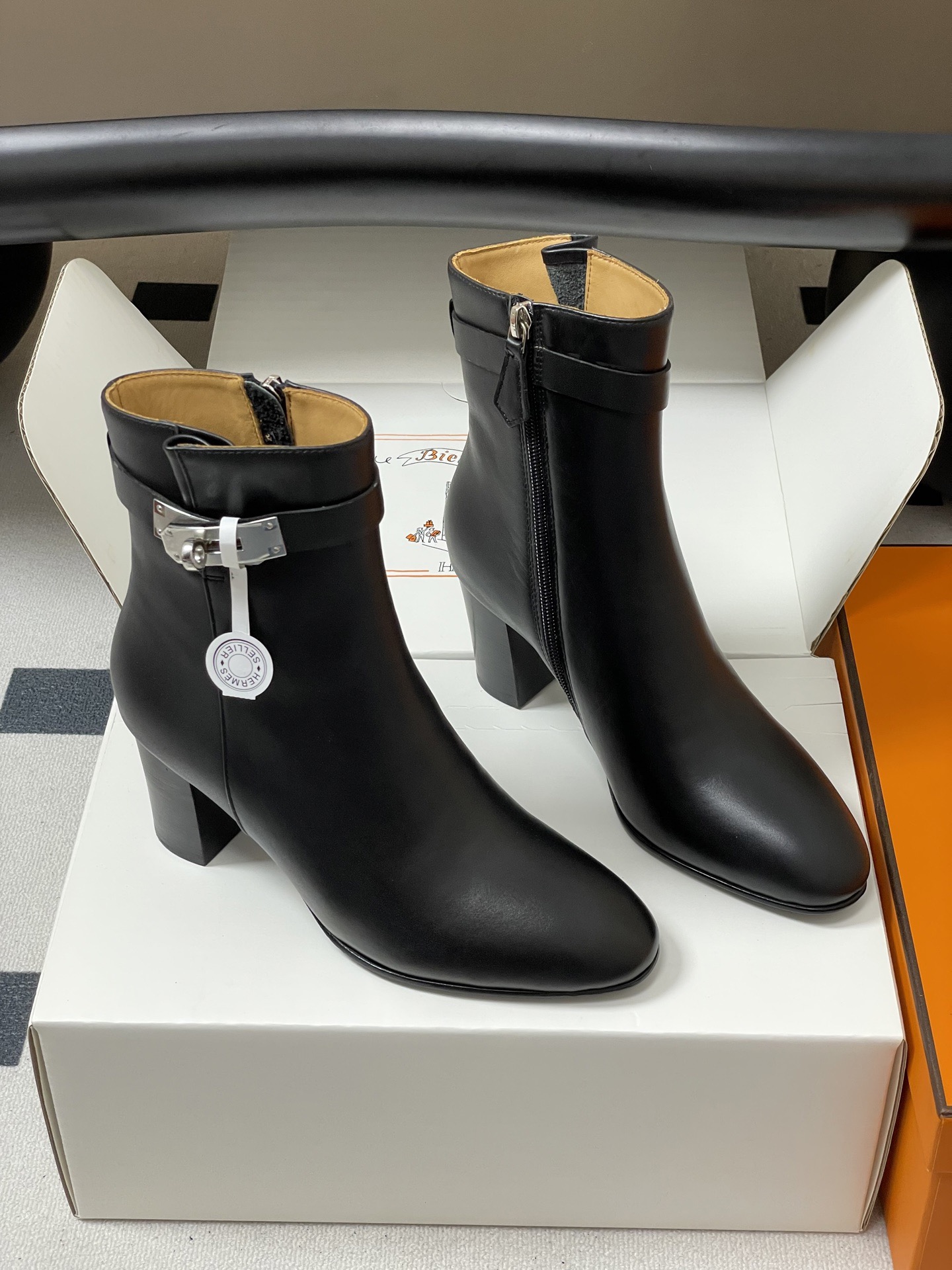 HERMES 에르메스 켈리 버클 레더 앵클부츠 4