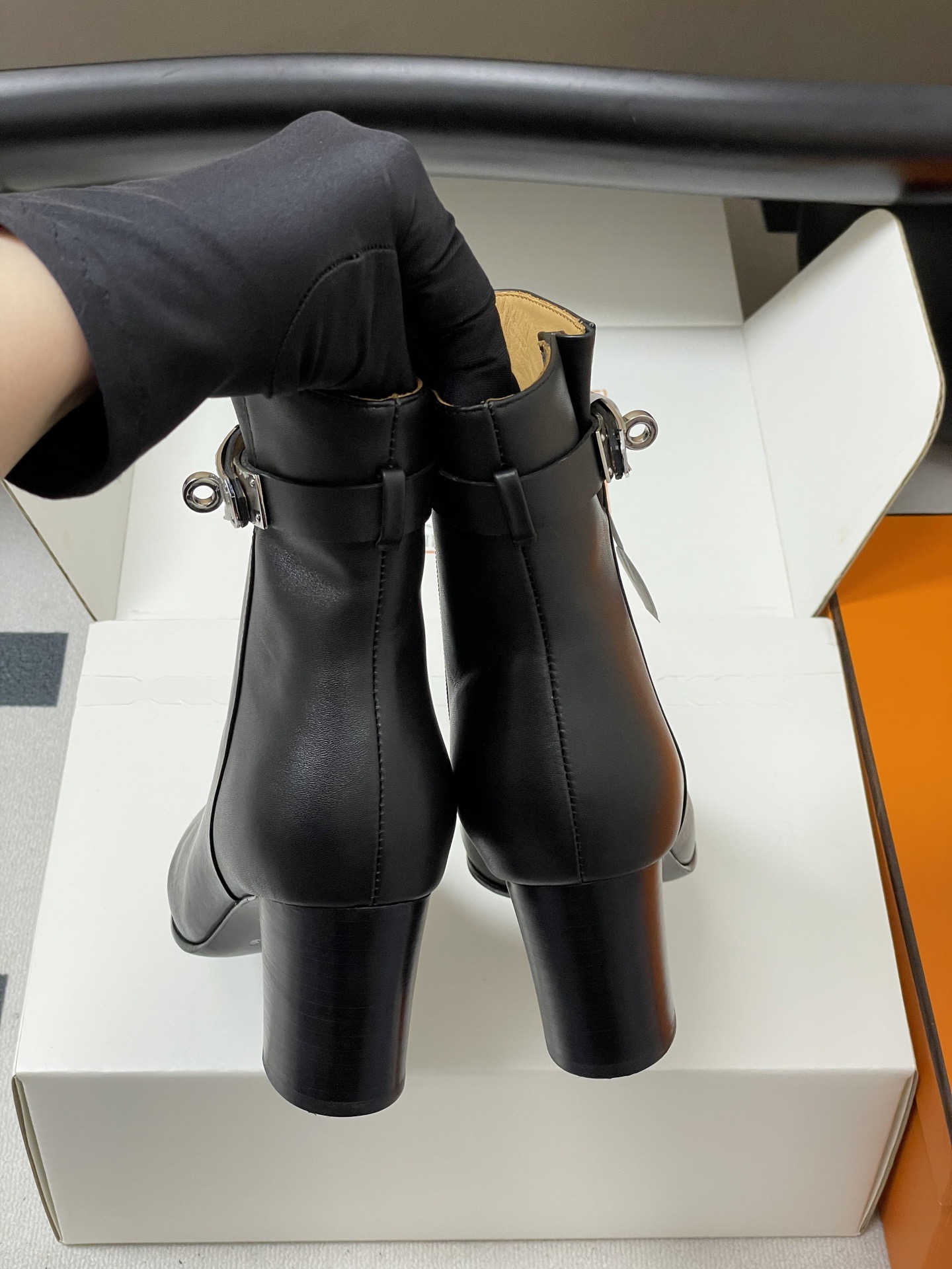 HERMES 에르메스 켈리 버클 레더 앵클부츠 7